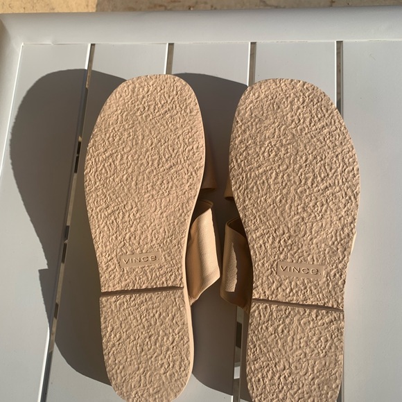 New VINCE vanilla cream soft leather slip on shoes size 11M - Picture 8 of 10